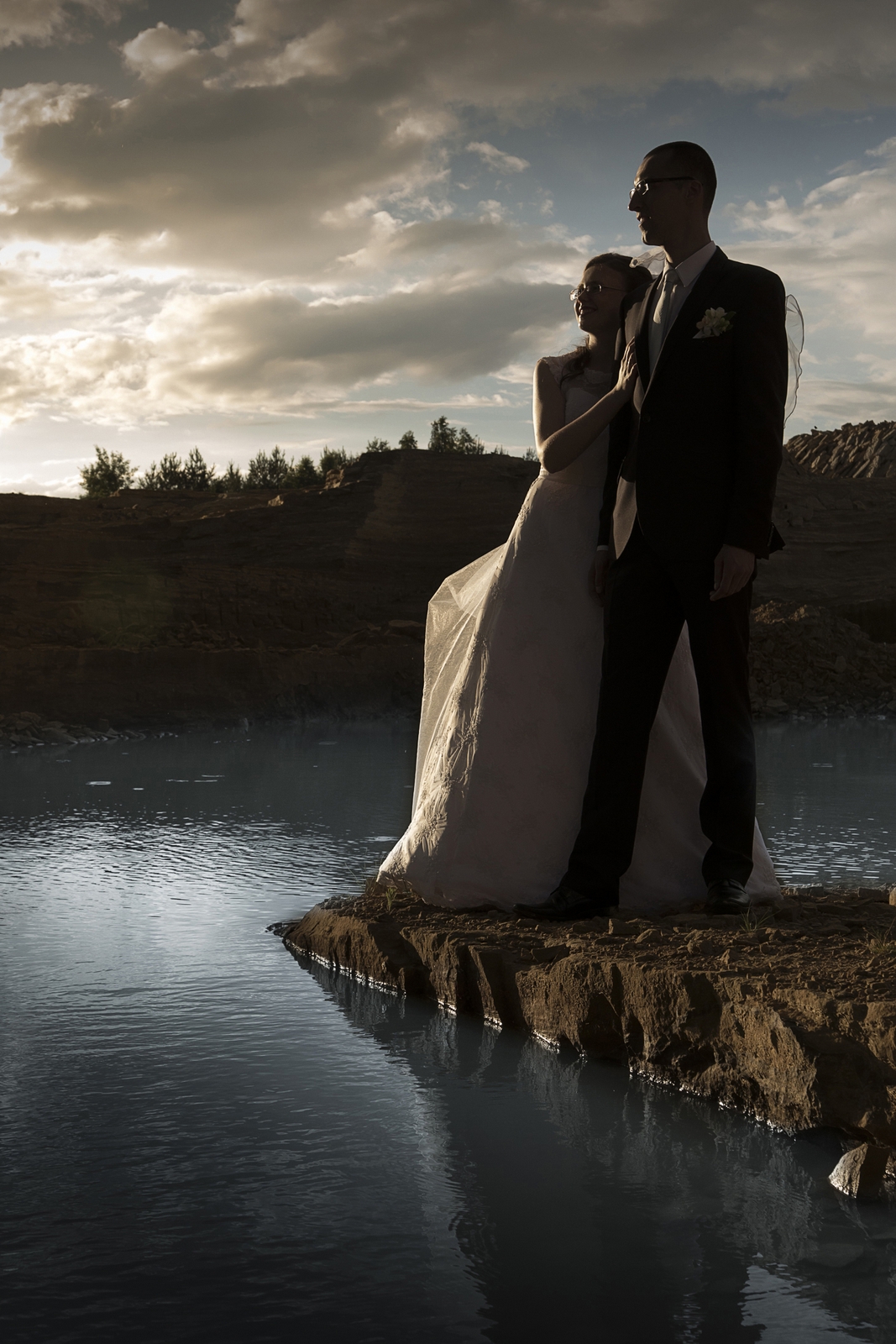 Fotografia ślubna o zachodzie słońca - profesjonalne sejse plenerowe